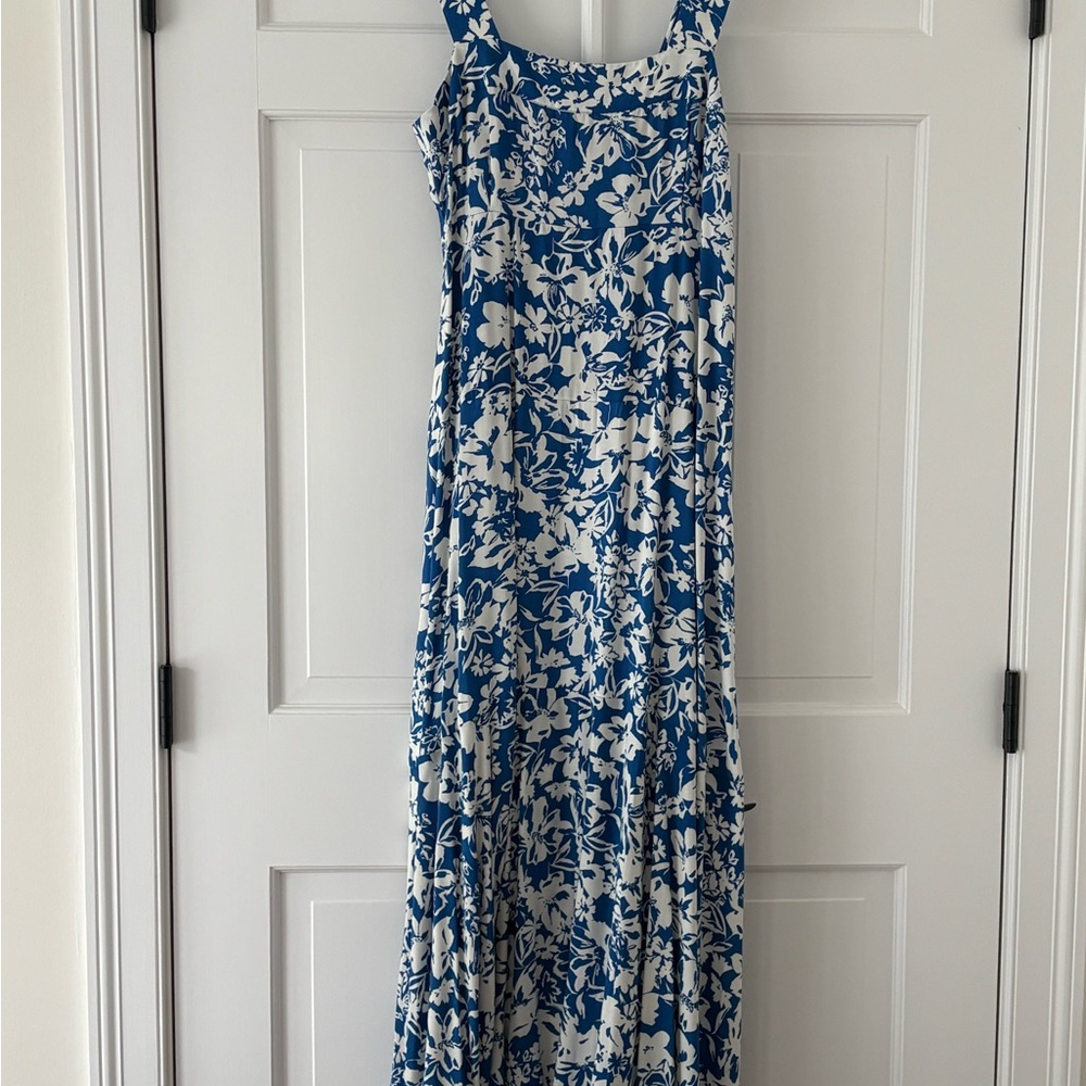 NWT Vince Camuto AfterglowFloral Blue and White Maxi Dress